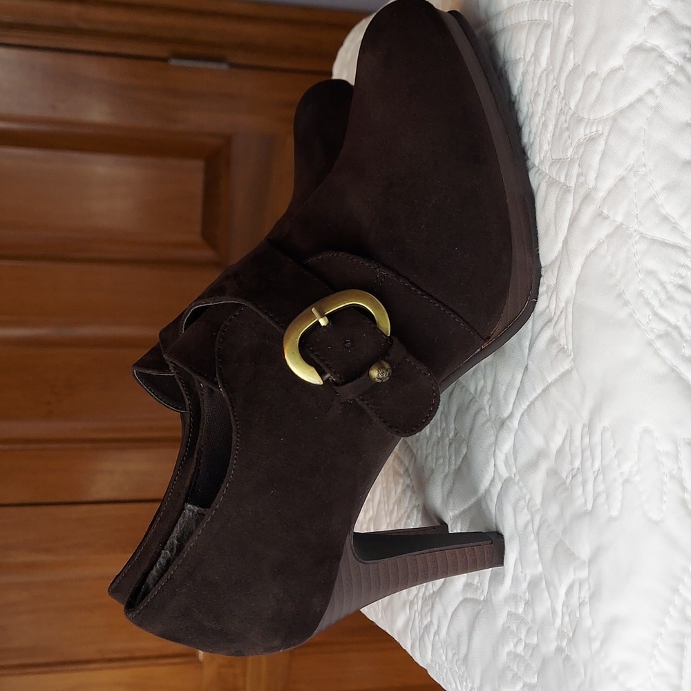 * Cato Chocolate Brown Suede Ankle Booties, Bold Gold Buckle, Size 8, Like New - Picture 2 of 9